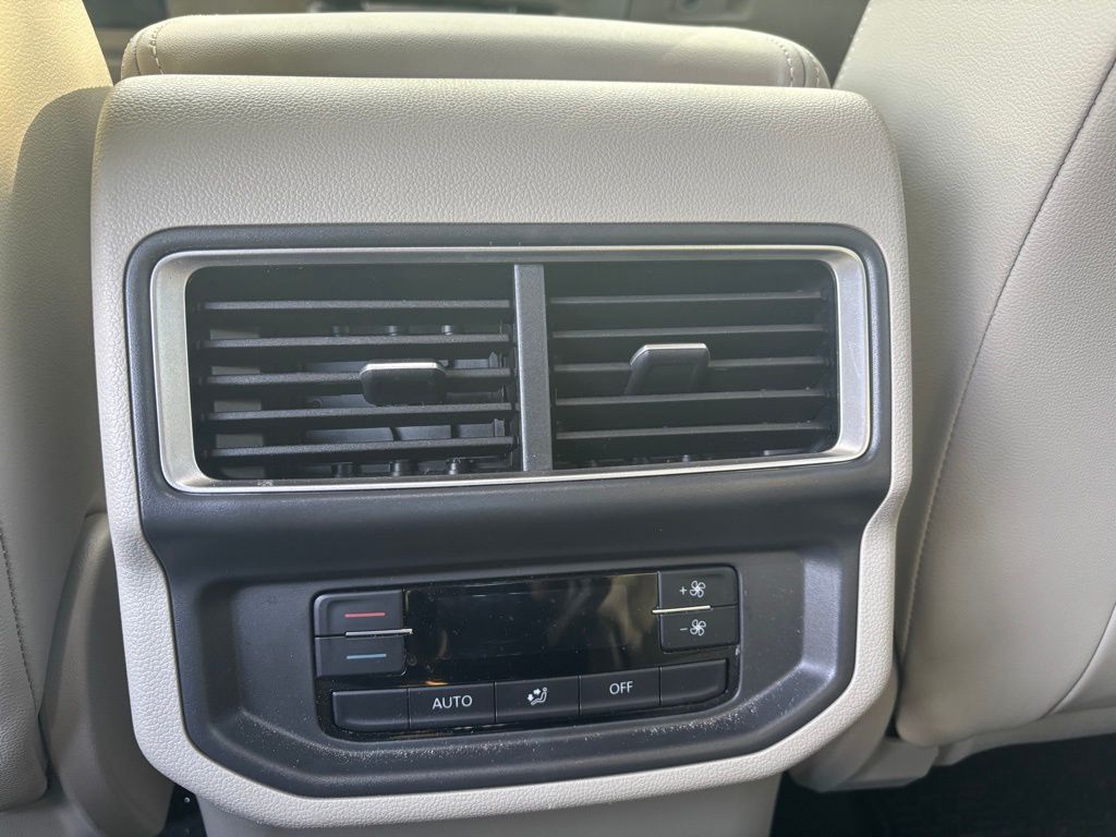 2024 Volkswagen Atlas SE Technology photo 18