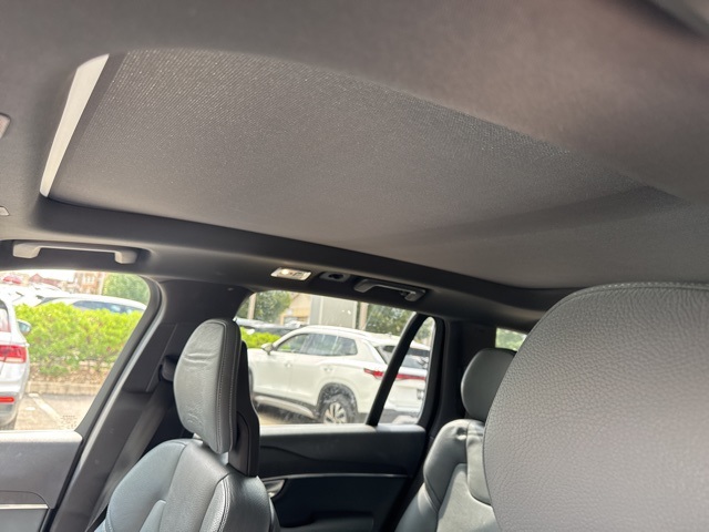 2020 Volvo XC90 T6 Momentum photo 6