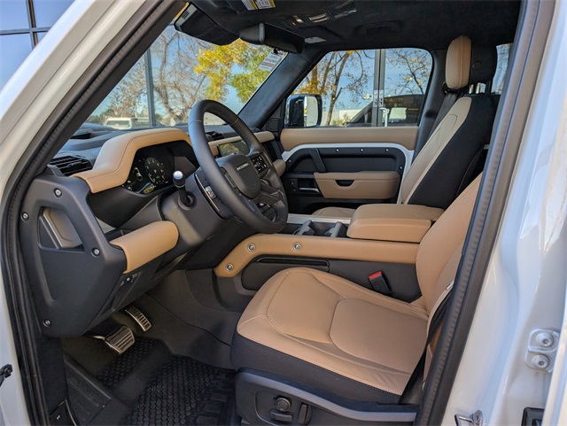 2025 Land Rover Defender 110 V8 photo 4