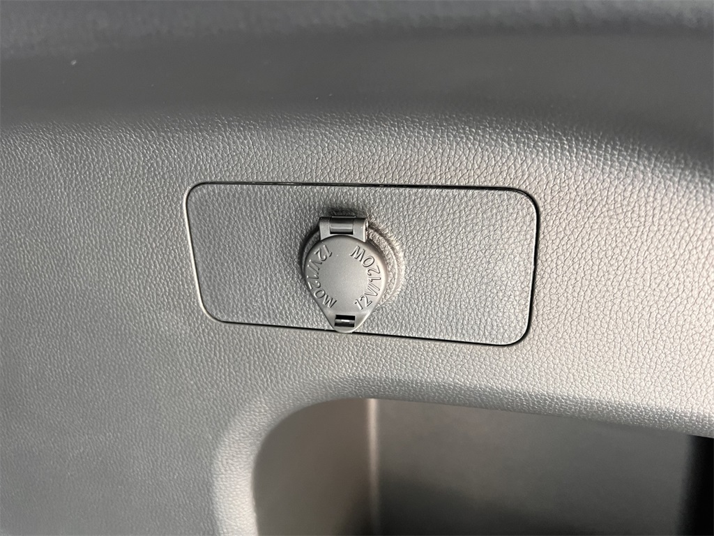 2024 Toyota RAV4 XLE photo 8