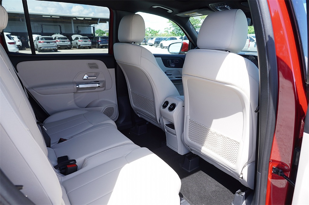 2026 Mercedes Benz GLB 250 photo 14