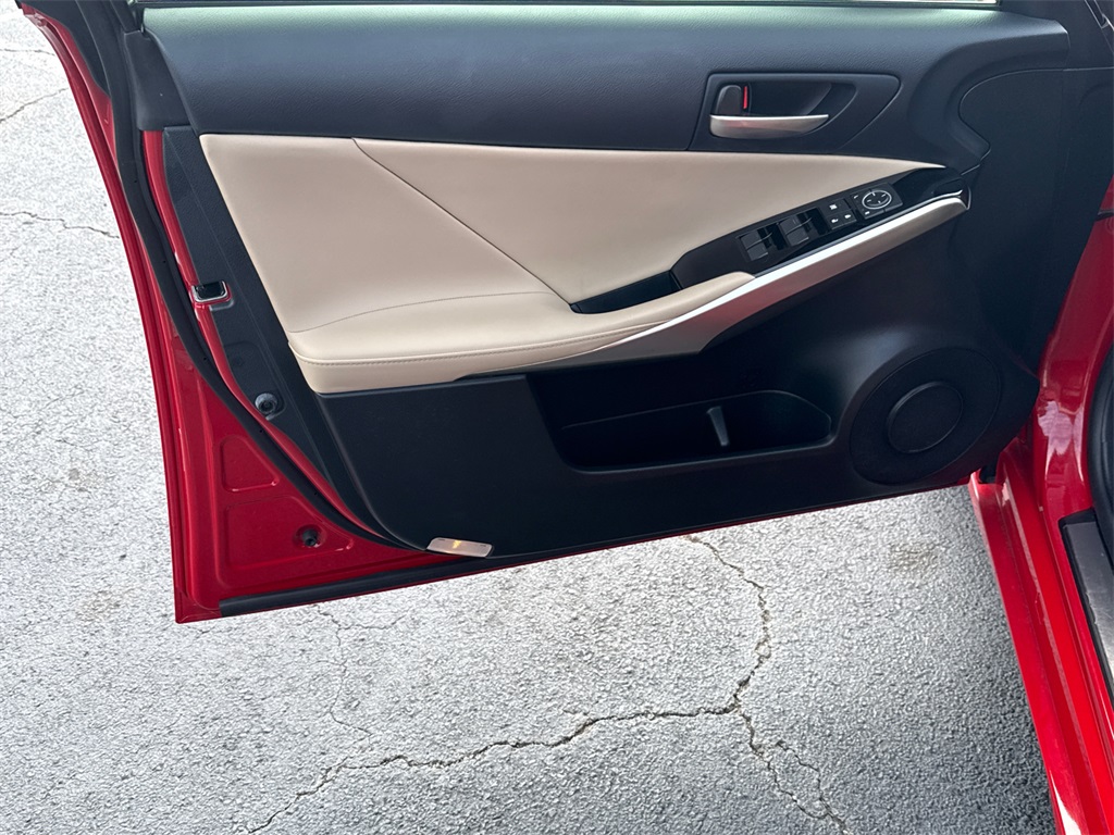 2017 Lexus IS 200t photo 10