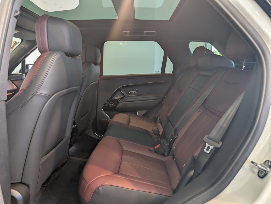 2025 Land Rover Range Rover Sport SE photo 21