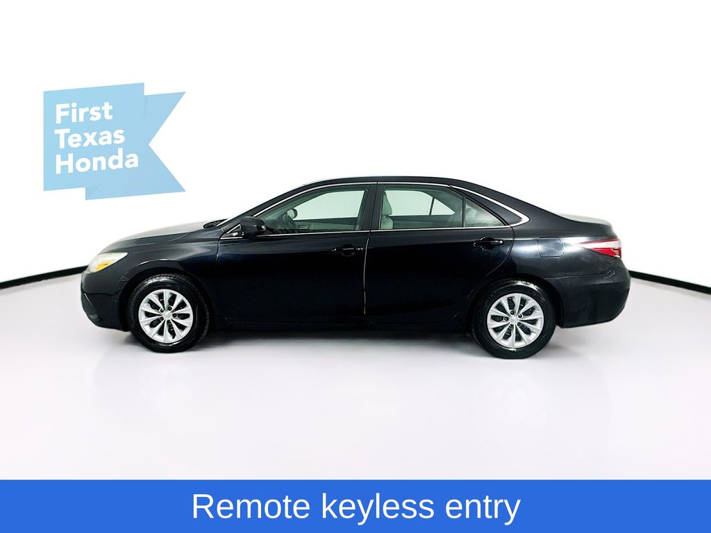 2015 Toyota Camry LE photo 4