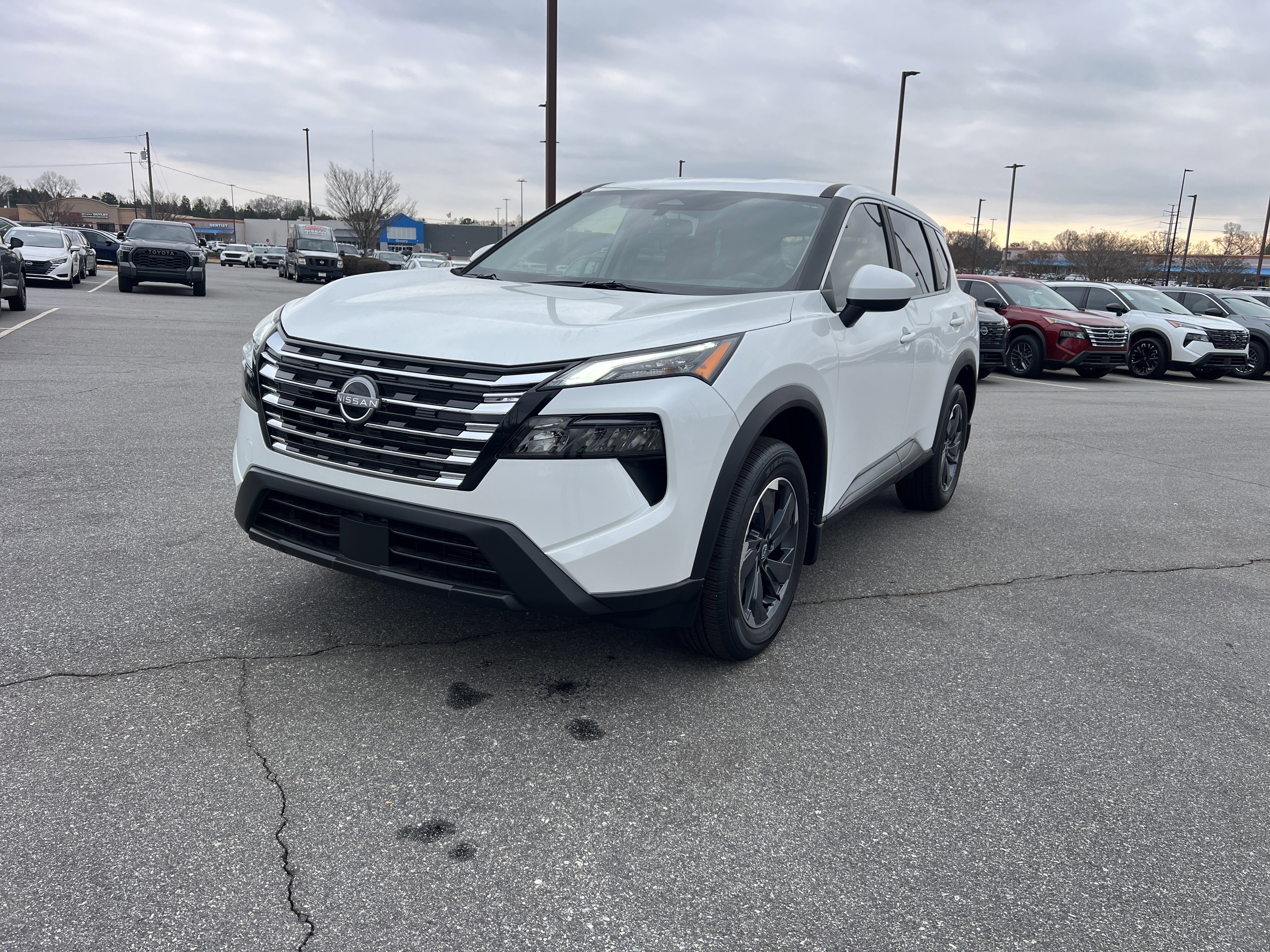 2026 Nissan Rogue SV's photo