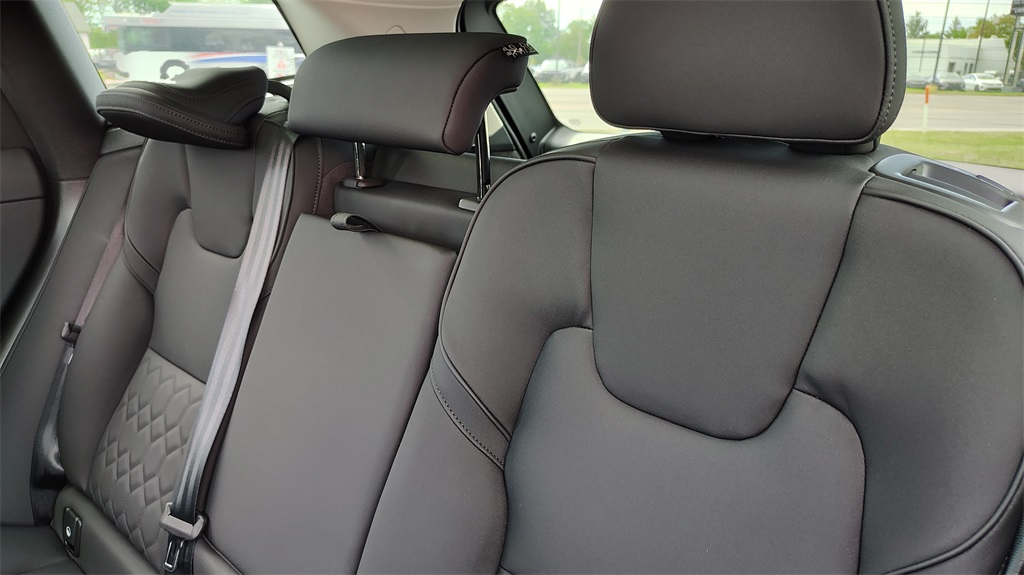 2026 Volvo XC60 B5 Plus photo 27