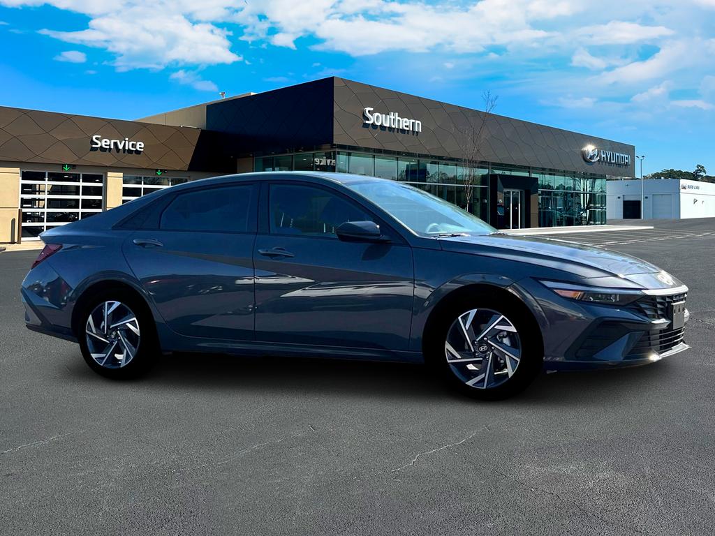 2025 Hyundai Elantra SEL Sport photo 9