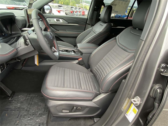 2025 Ford Explorer ST-Line photo 6