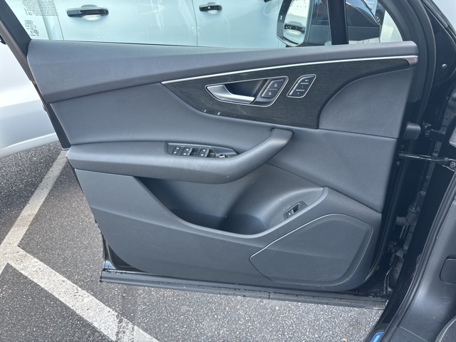 2025 Audi Q7 55 Premium photo 12