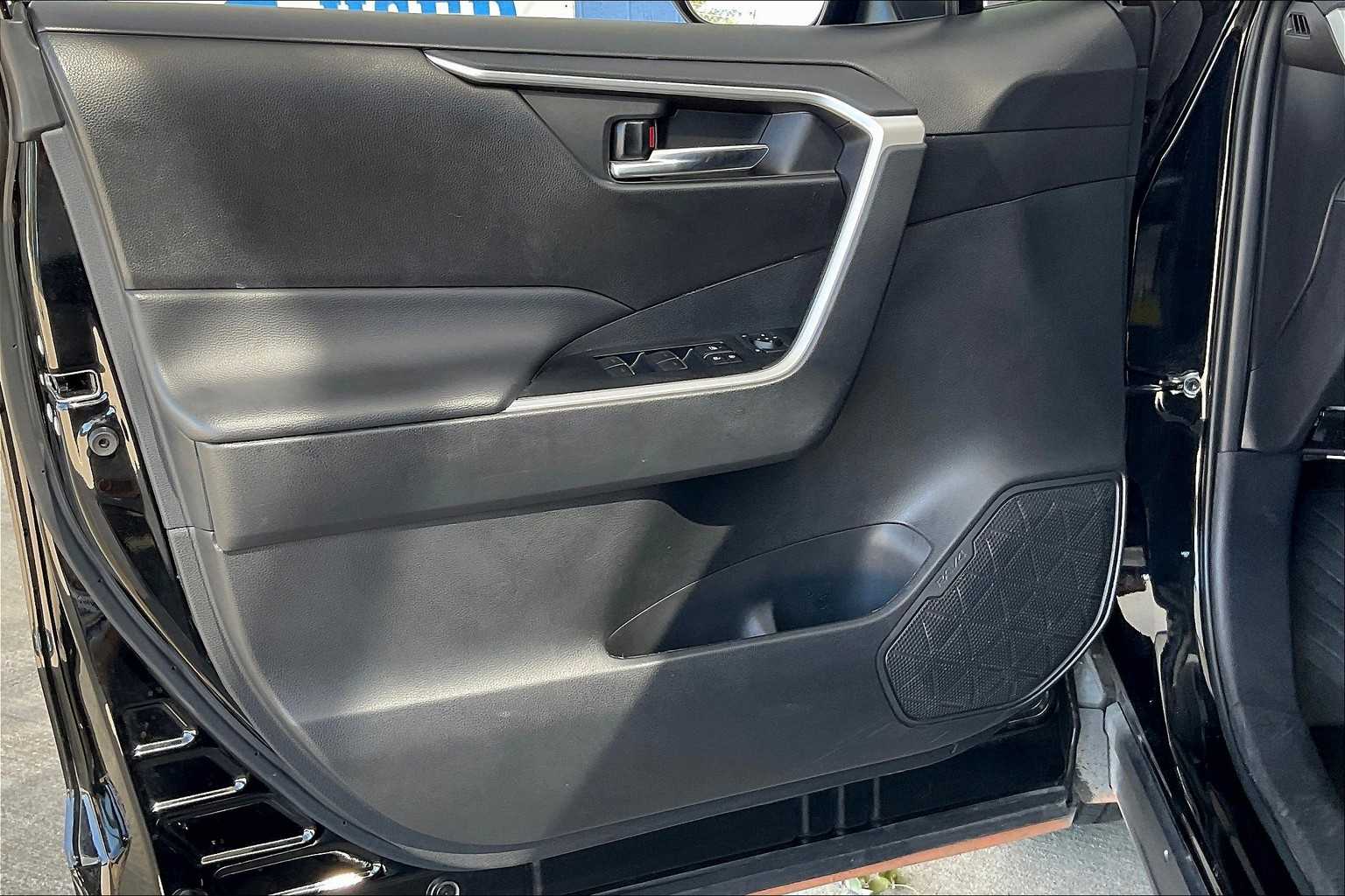 2024 Toyota RAV4 XLE photo 21