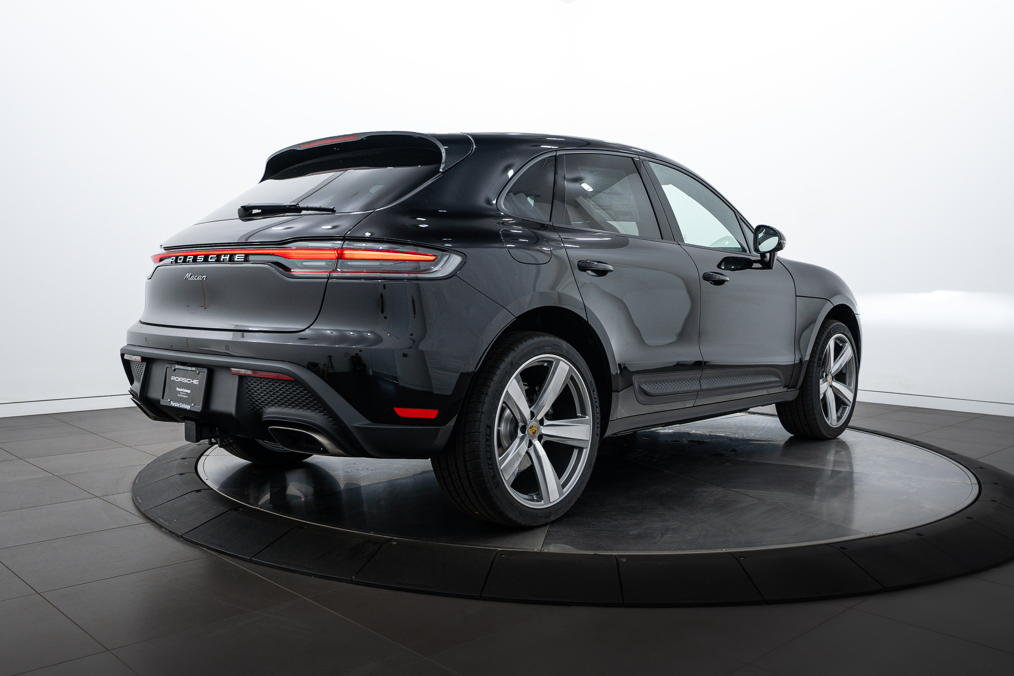 2025 Porsche Macan Base photo 6