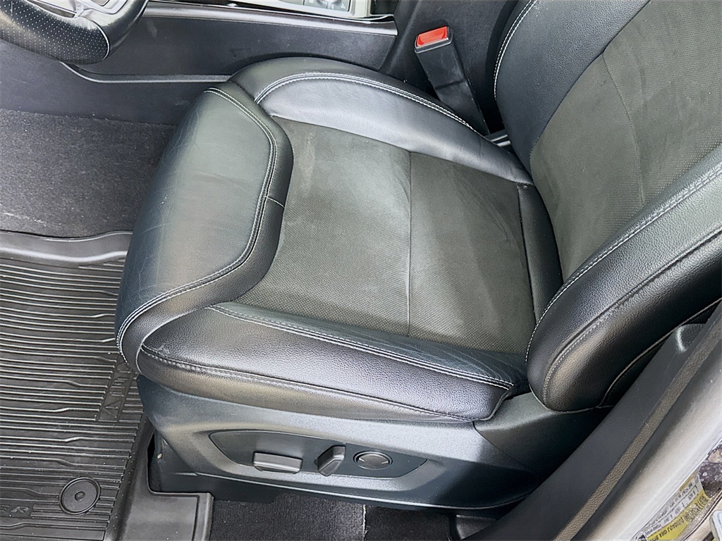 2022 Ford Explorer ST photo 20