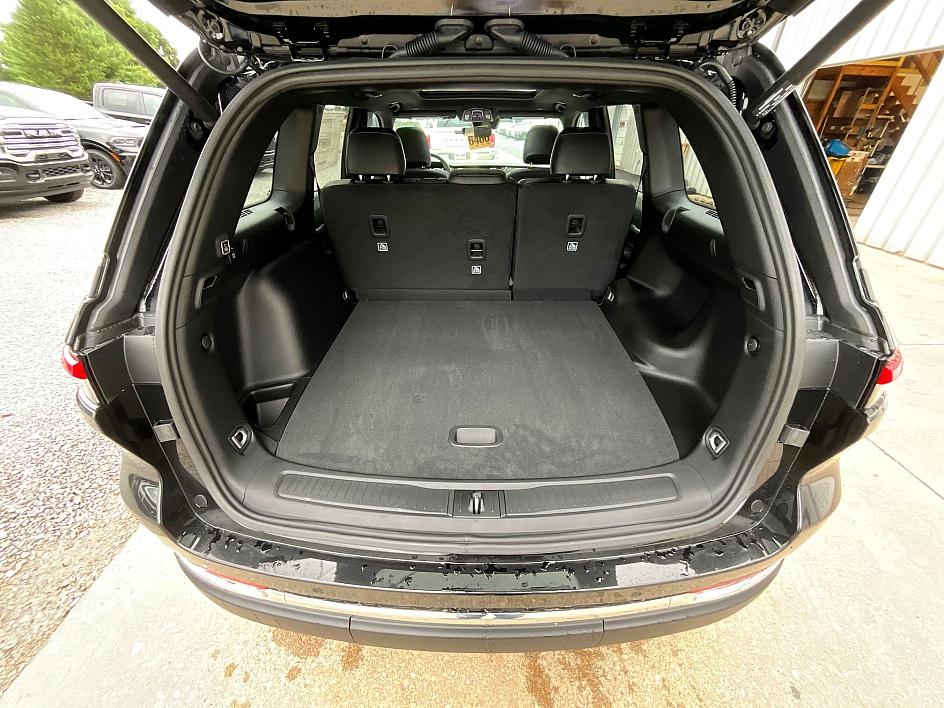 2025 Jeep Grand Cherokee Limited photo 6