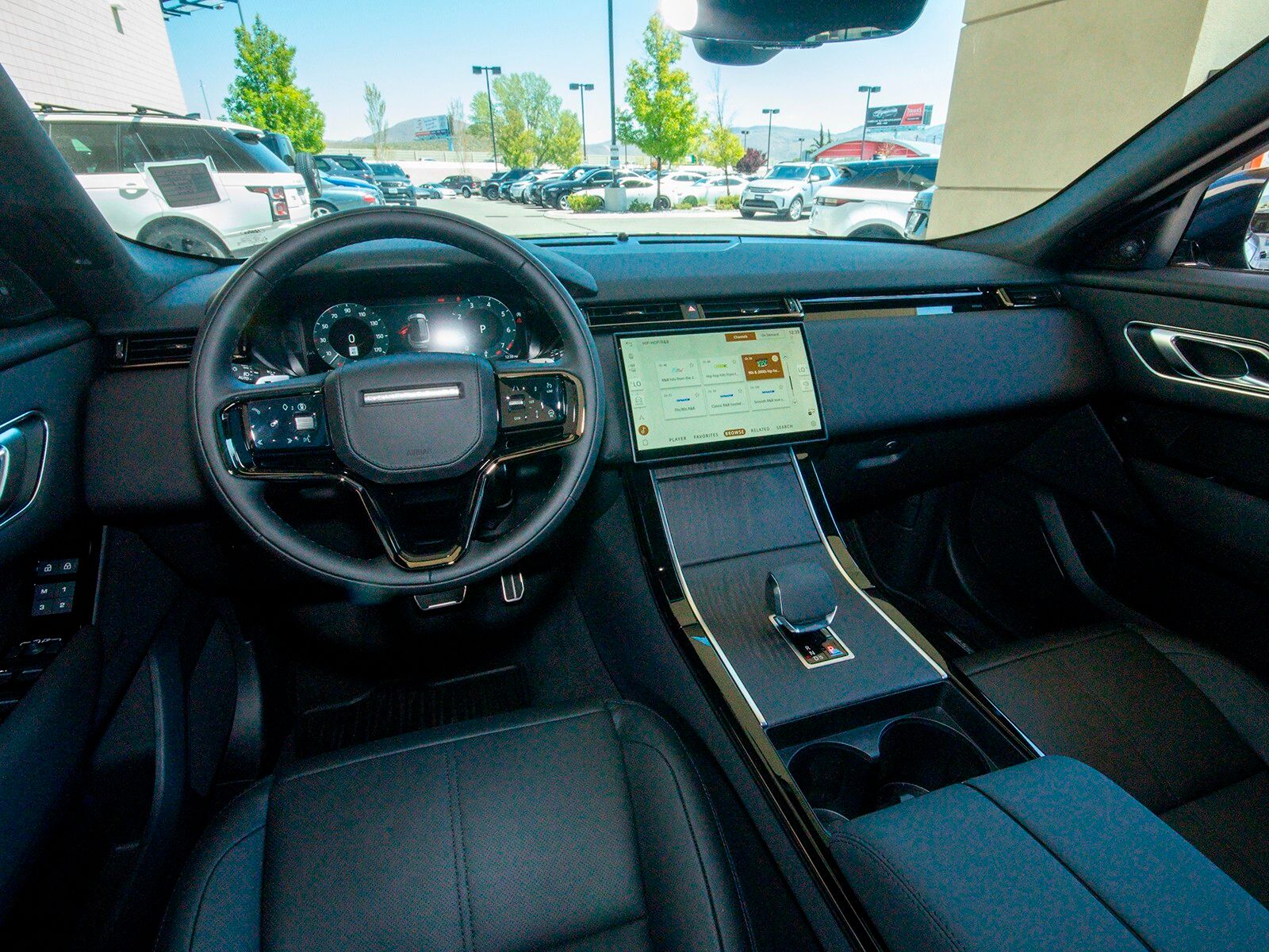 2025 Land Rover Range Rover Velar SE photo 31