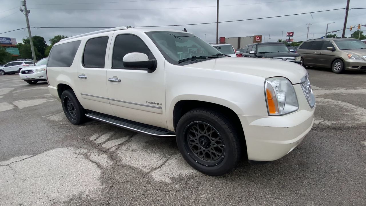 Used 2010 White Gmc DENALI image 1