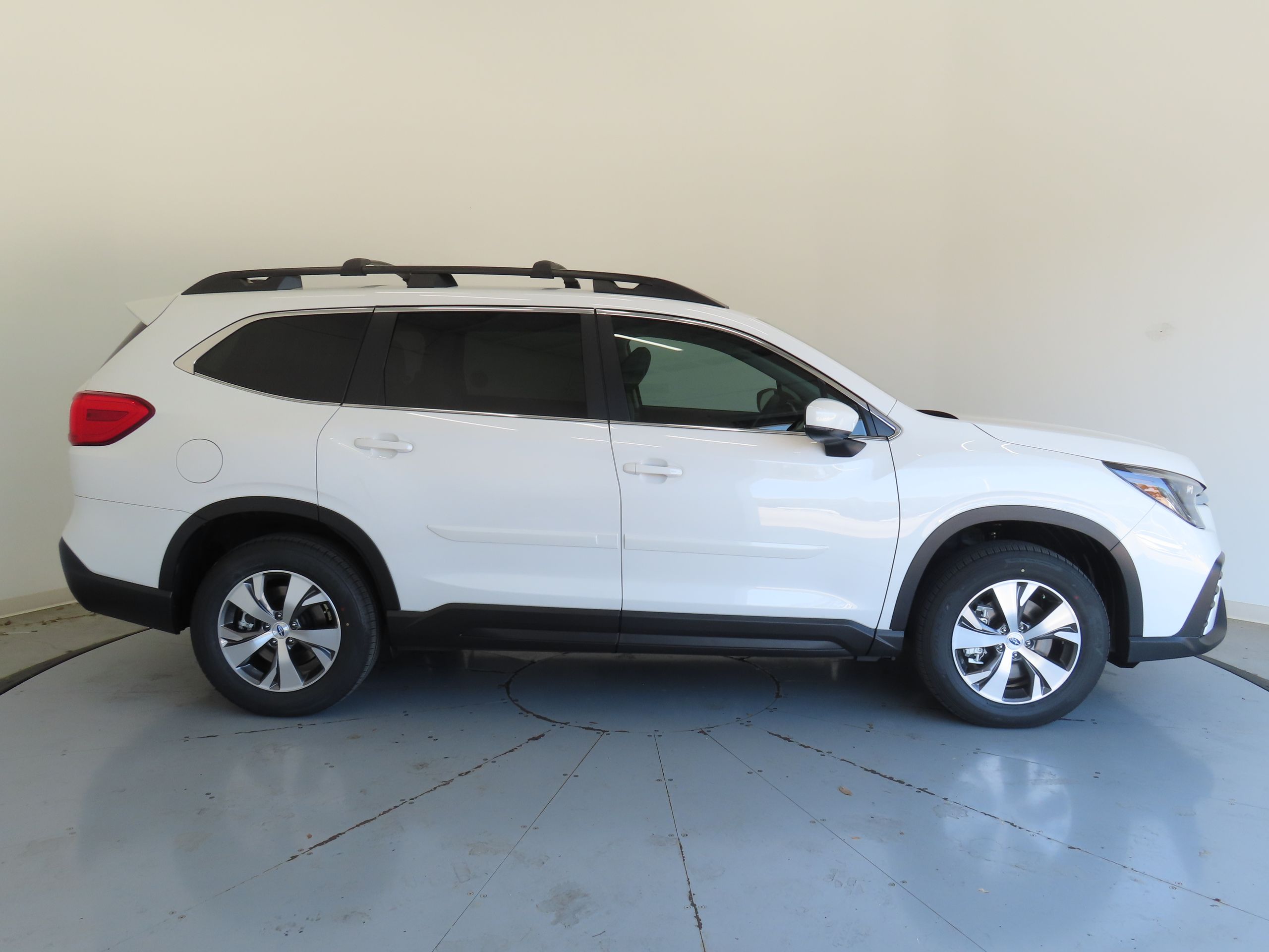 2025 Subaru Ascent Premium photo 2