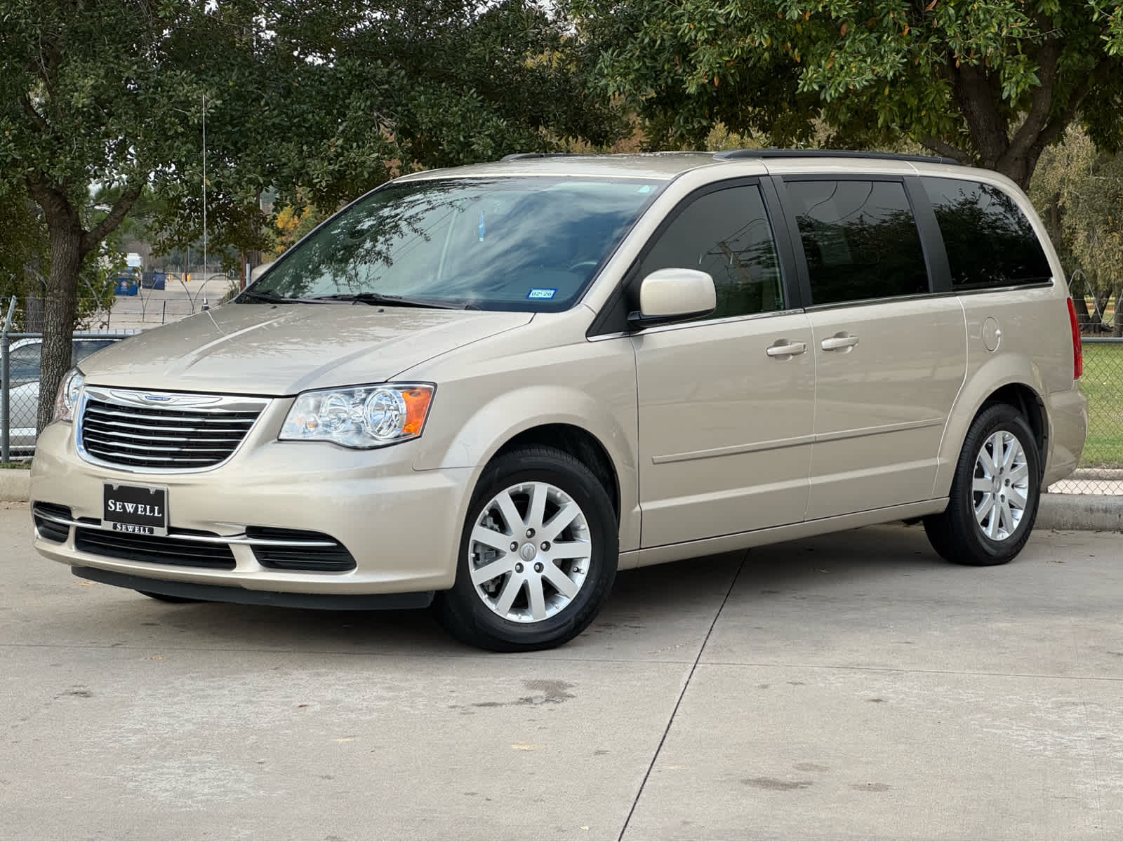 2015 Chrysler Town & Country LX's photo