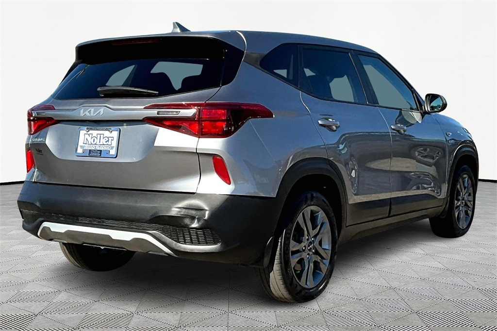 2022 Kia Seltos LX photo 2