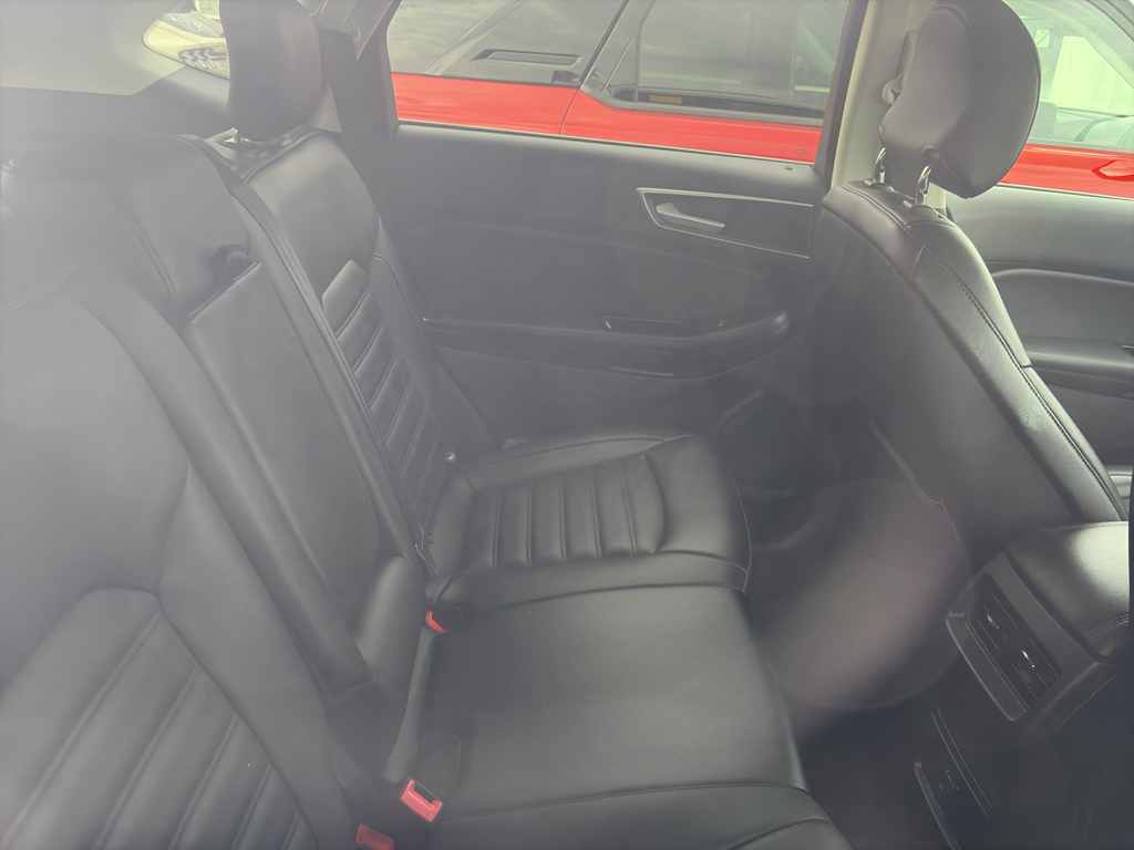 2019 Ford Edge SEL photo 4