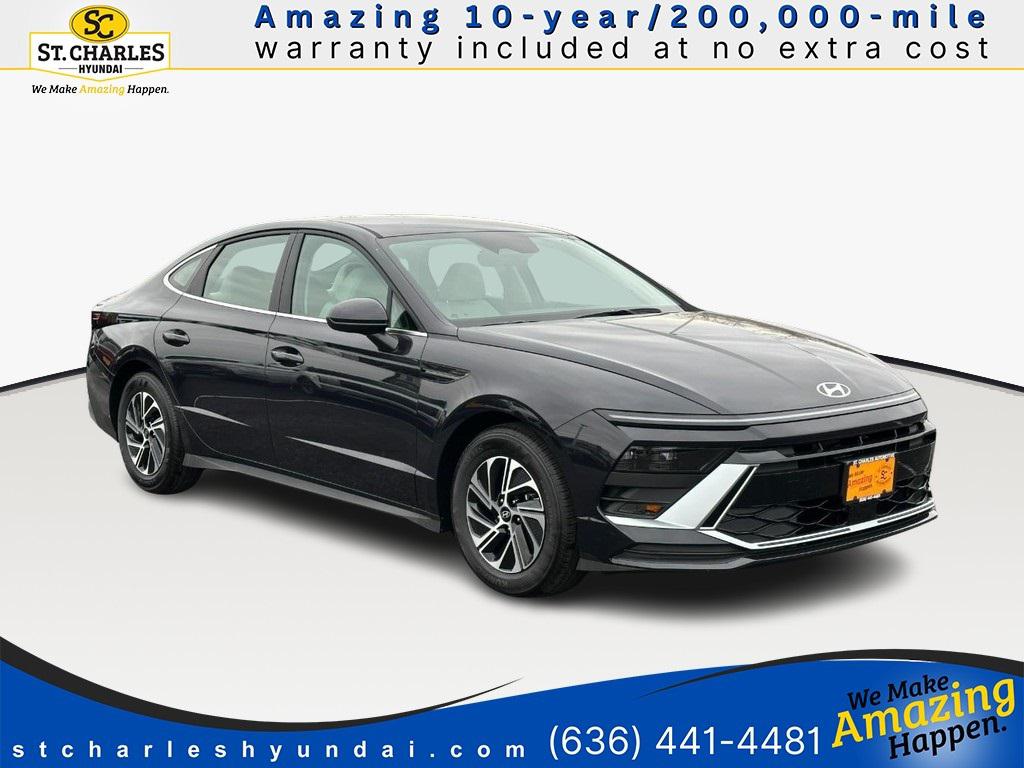 2026 Hyundai Sonata Hybrid Blue's photo