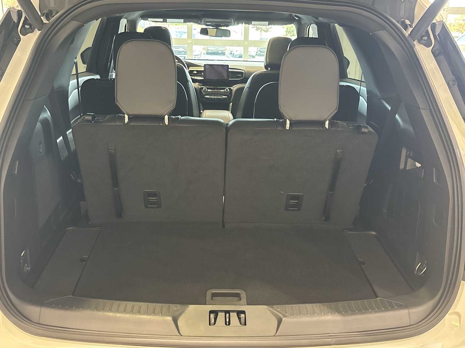 2022 Ford Explorer ST-Line photo 23