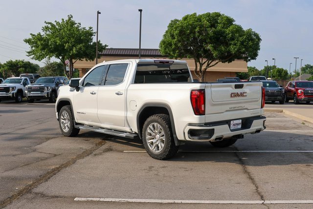 Used 2022 White Frost Tricoat GMC Denali image 3