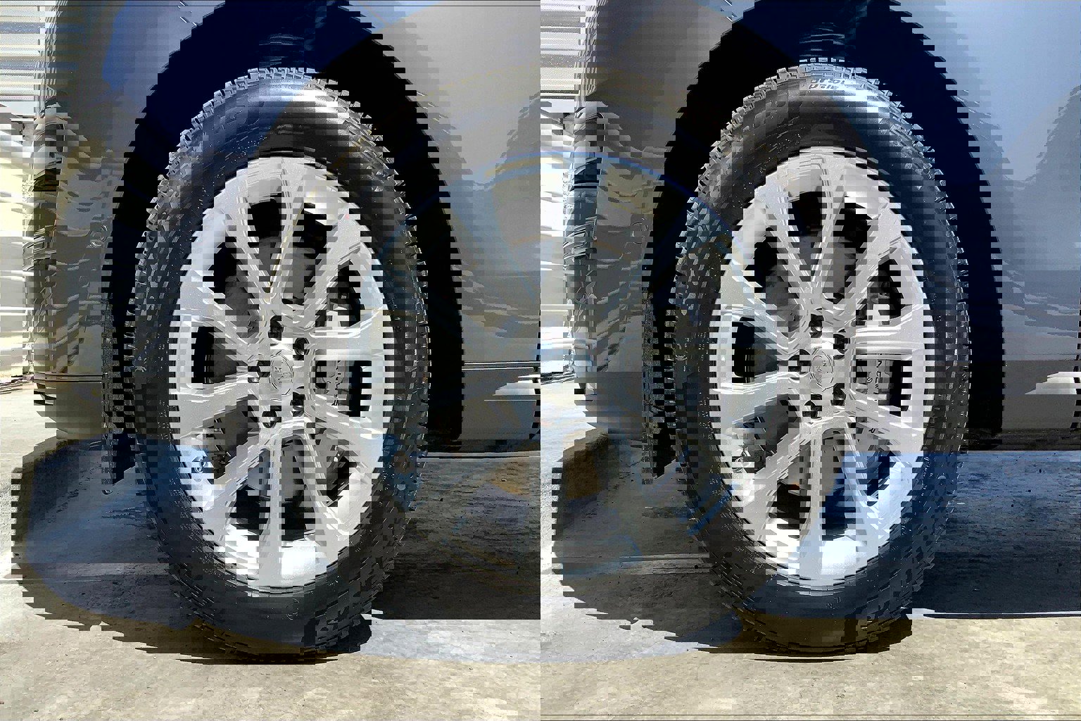 2025 Land Rover Range Rover Sport SE photo 9