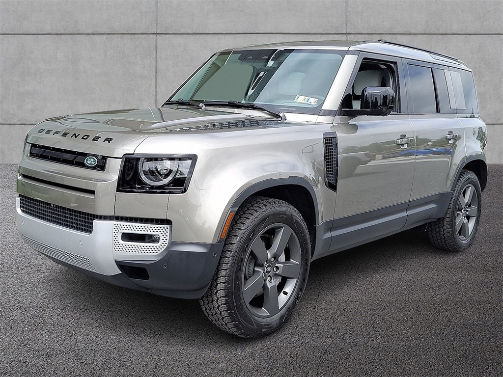 2025 Land Rover Defender S's photo