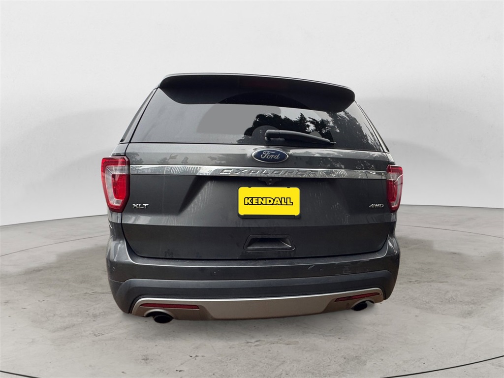 2017 Ford Explorer XLT photo 3