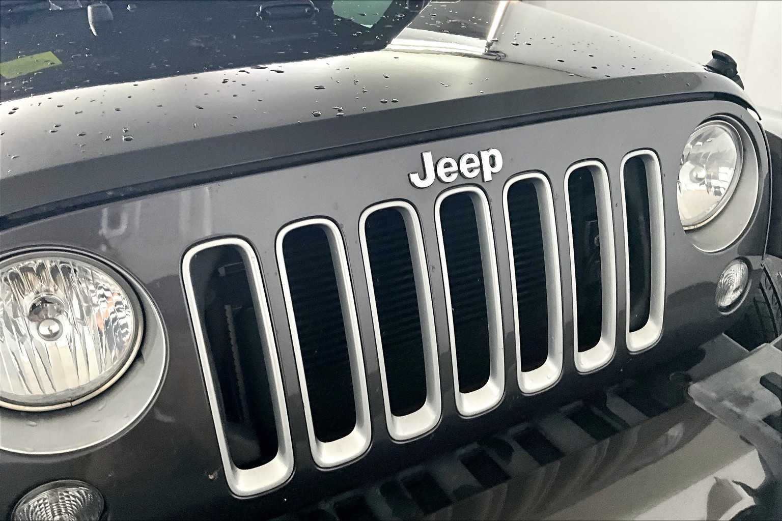 2016 Jeep Wrangler Unlimited Sahara photo 24