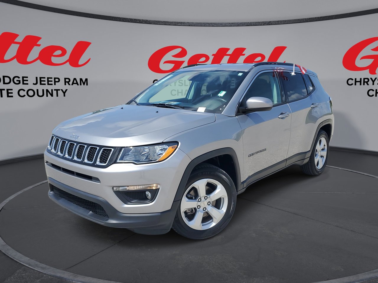 Used 2019 Billet Silver Metallic Clearcoat Jeep Latitude image 1