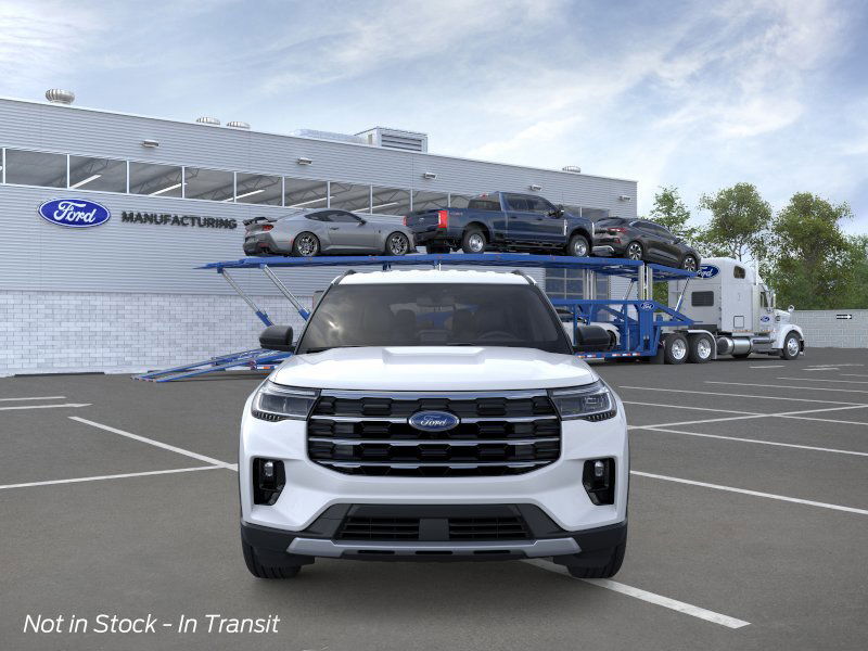 2025 Ford Explorer photo 2