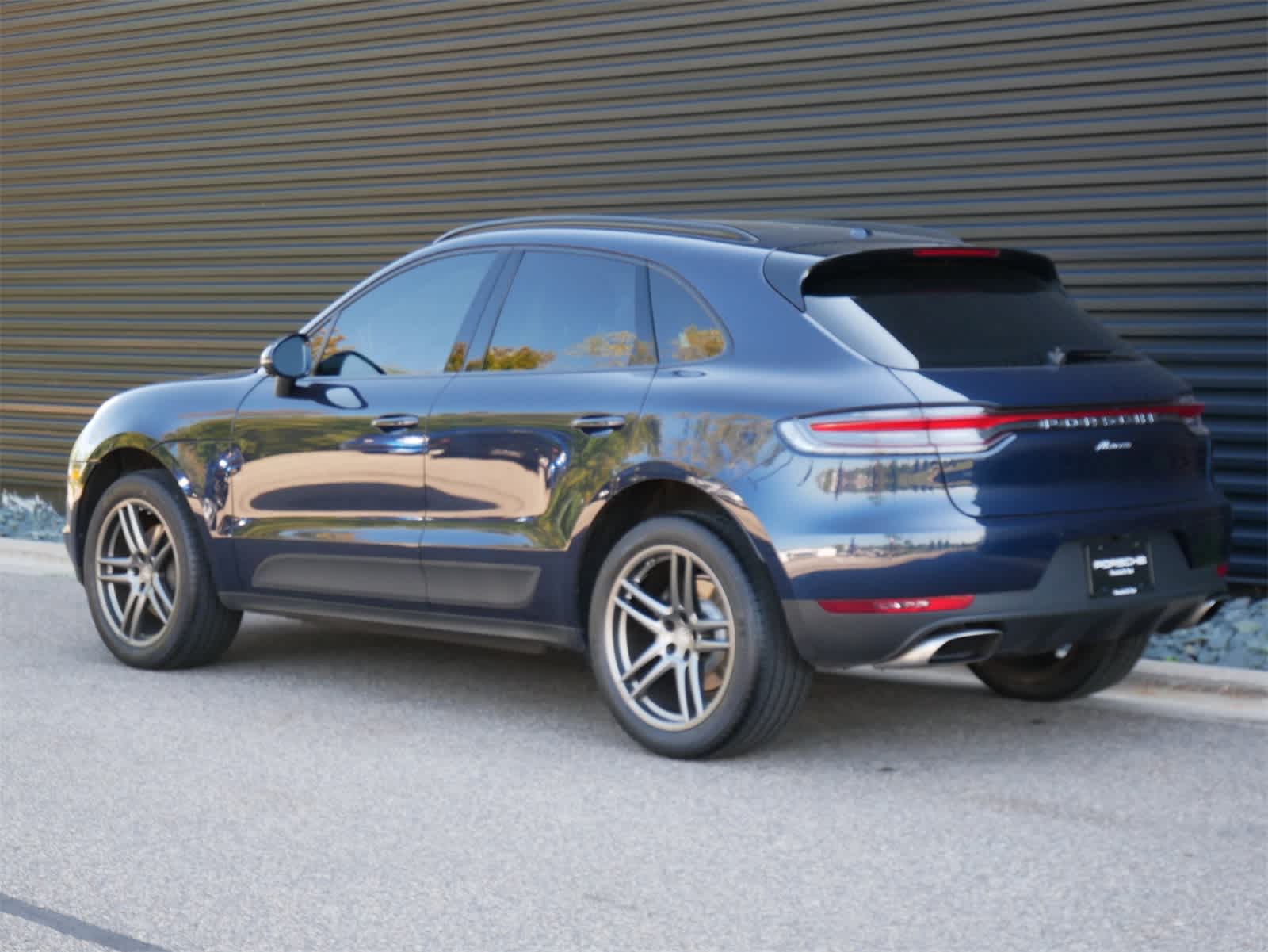 2021 Porsche Macan Base photo 3