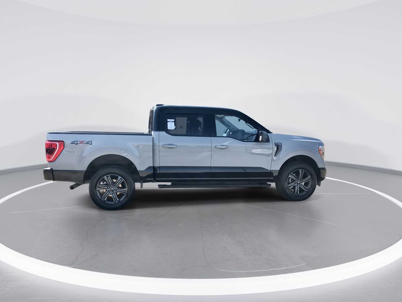 2023 Ford F-150 XLT photo 9