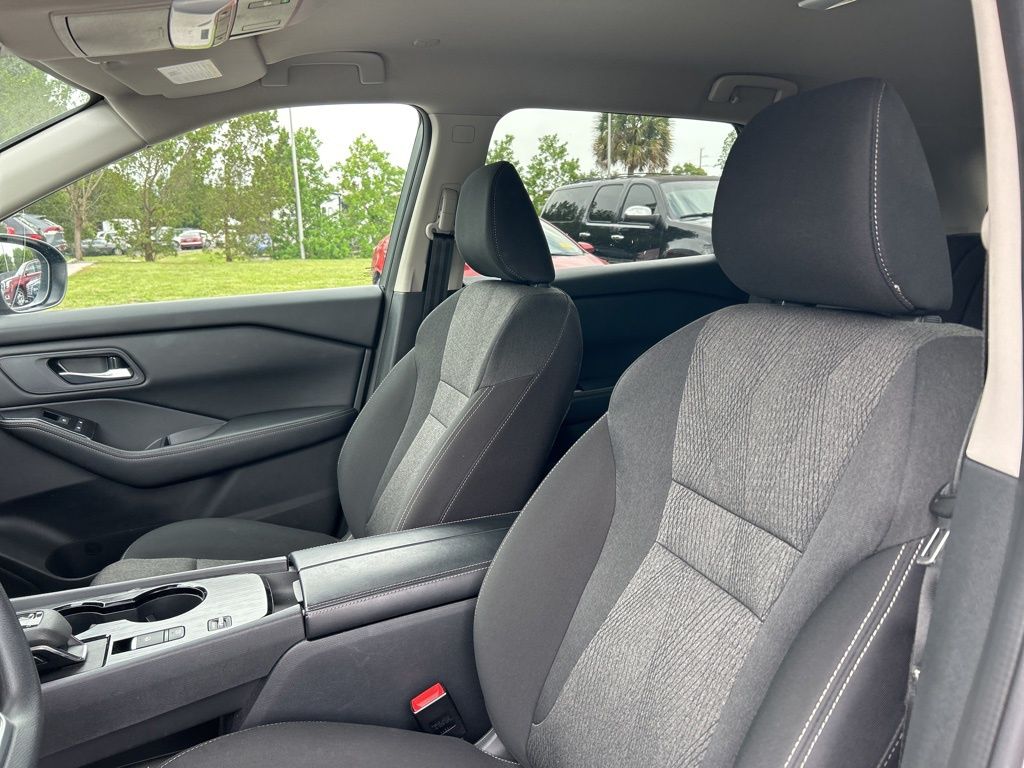 2024 Nissan Rogue SV photo 16