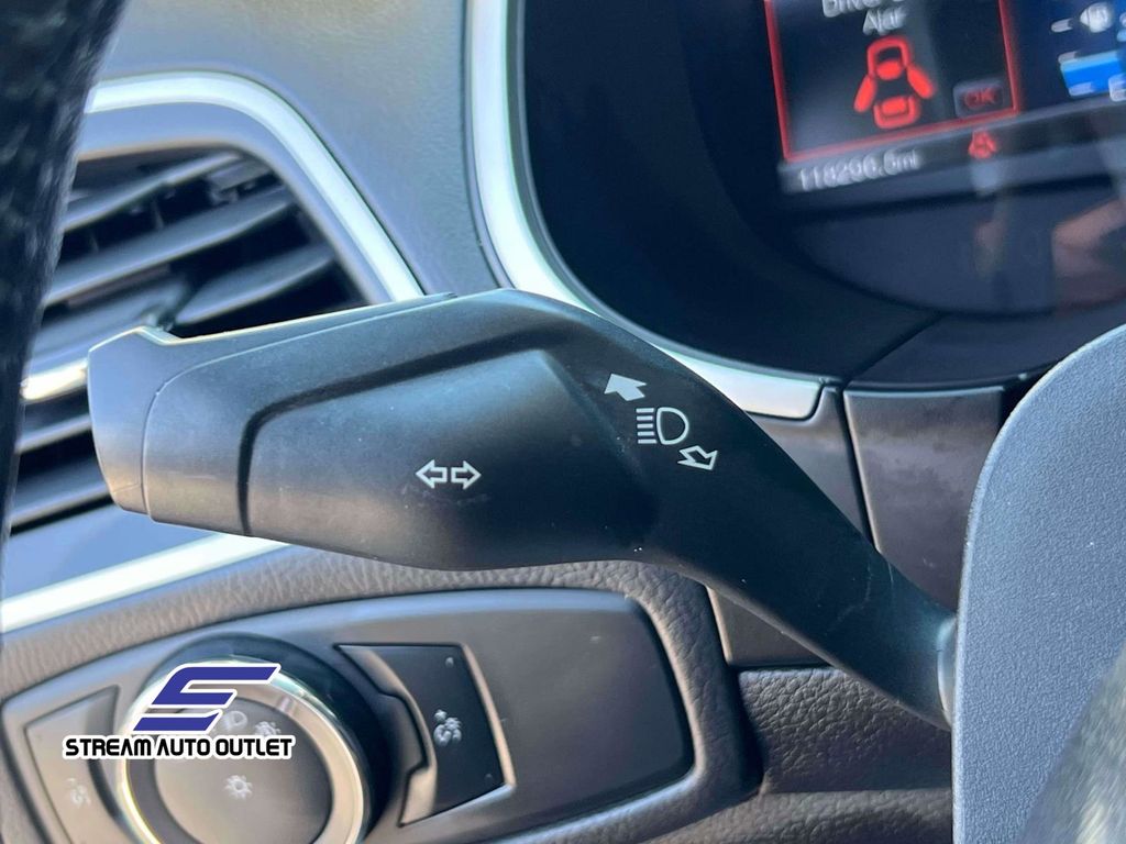 2017 Ford Edge SEL photo 19