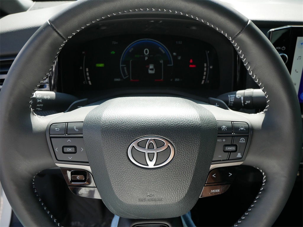 2025 Toyota Camry SE photo 11
