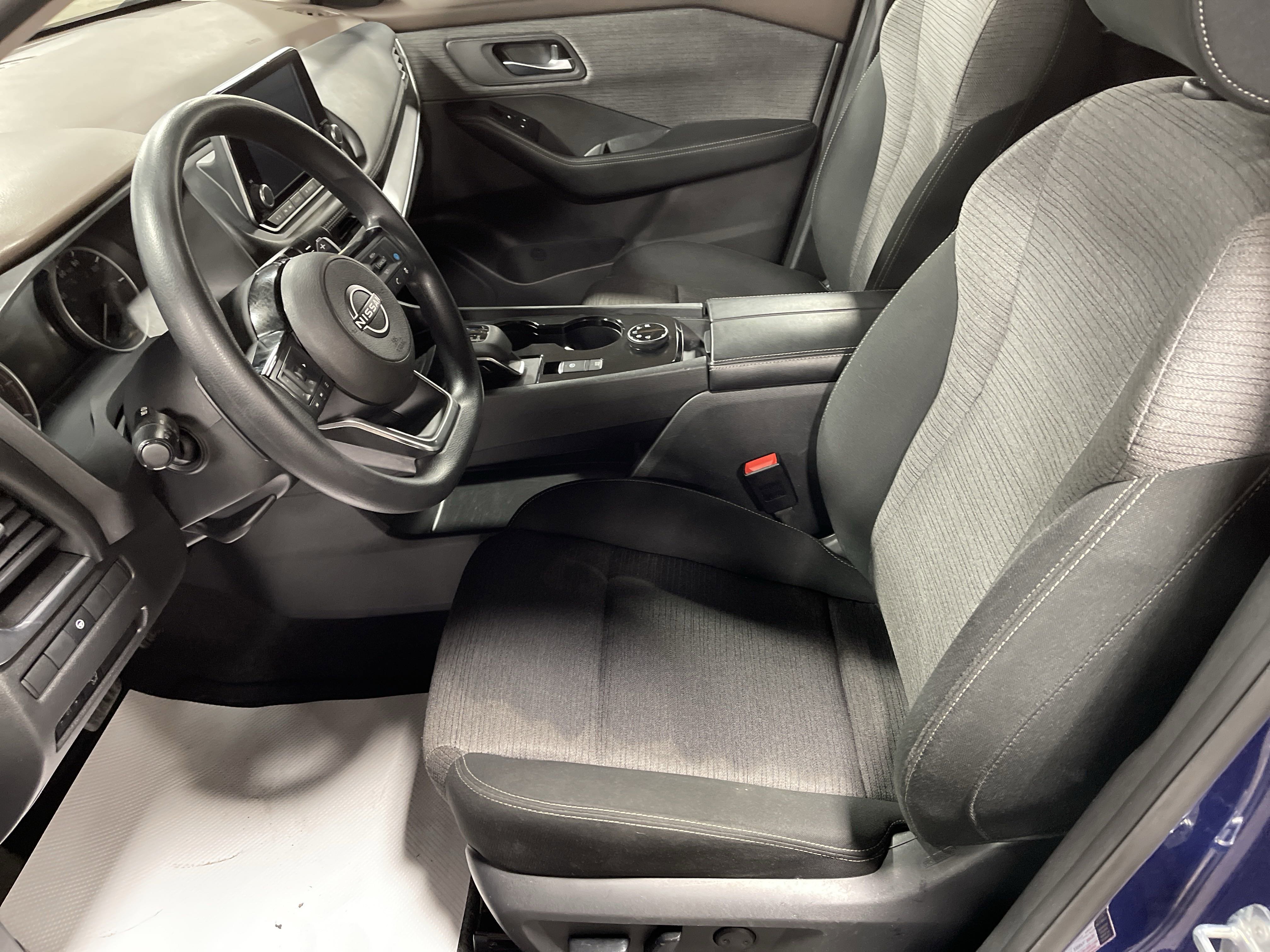 2023 Nissan Rogue SV photo 3