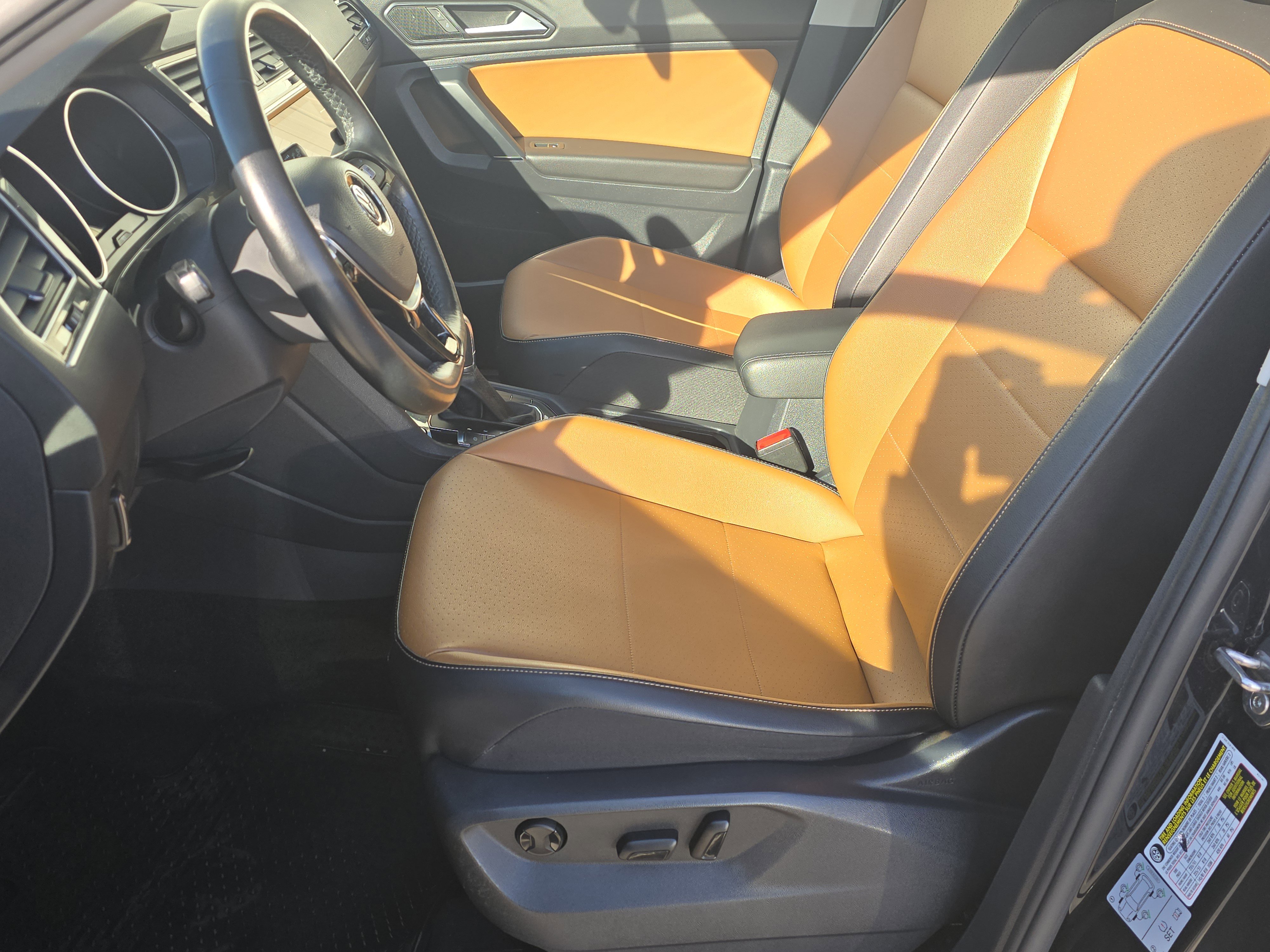 2018 Volkswagen Tiguan SEL photo 2