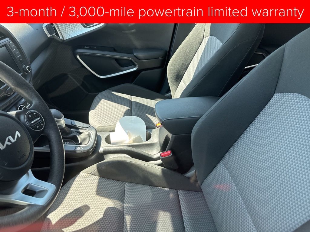 2023 Kia Soul LX photo 2