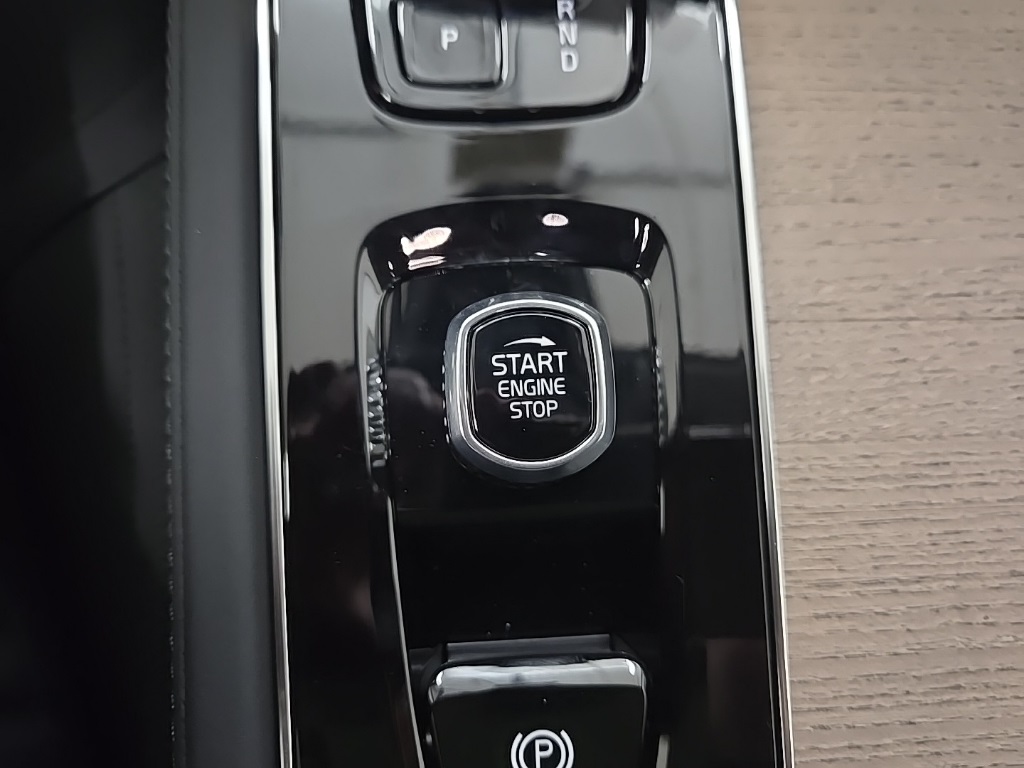 2026 Volvo XC90 Plus photo 13
