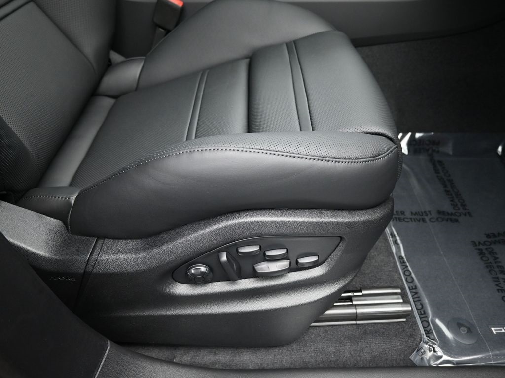 2026 Porsche Cayenne Coupe photo 27