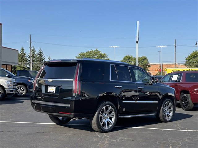 2015 Cadillac Escalade Luxury photo 3