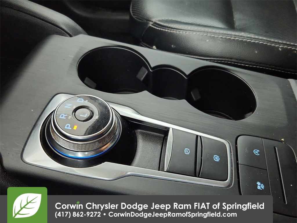 2020 Ford Escape SEL photo 25