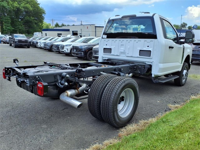 2025 Ford F-350 photo 6