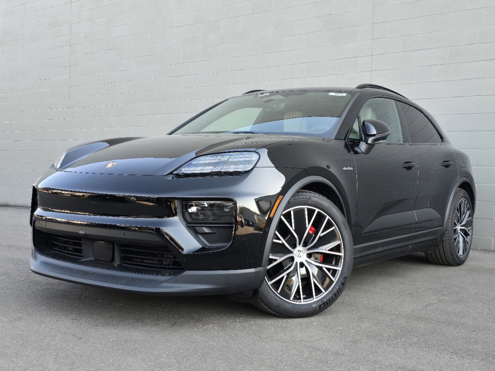 2025 Porsche Macan Electric photo 2