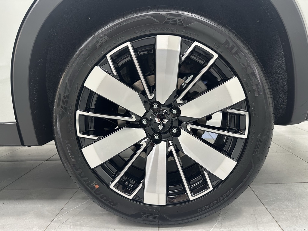 2025 Mitsubishi Outlander SE photo 9