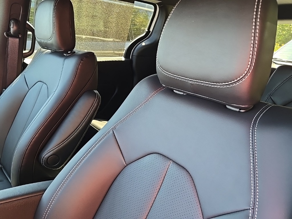 2026 Chrysler Voyager LX photo 4