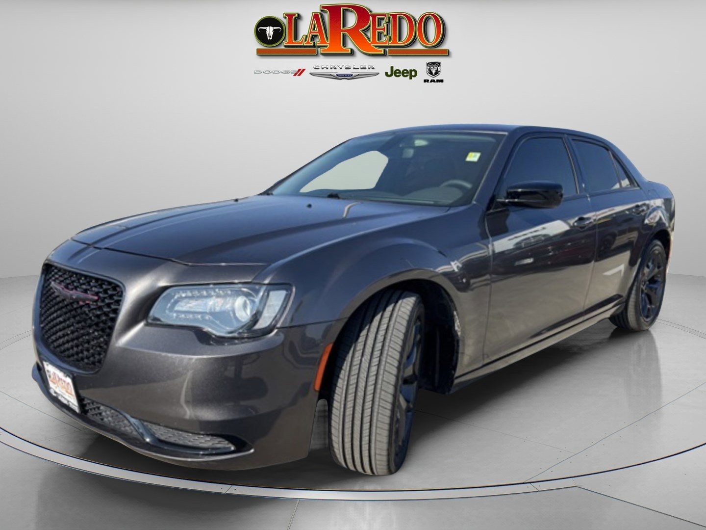 2023 Chrysler 300 Touring photo 3