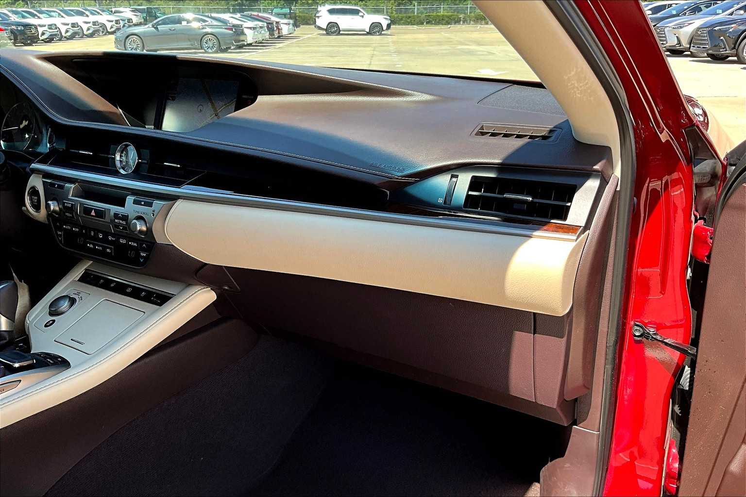 2017 Lexus ES 350 photo 16